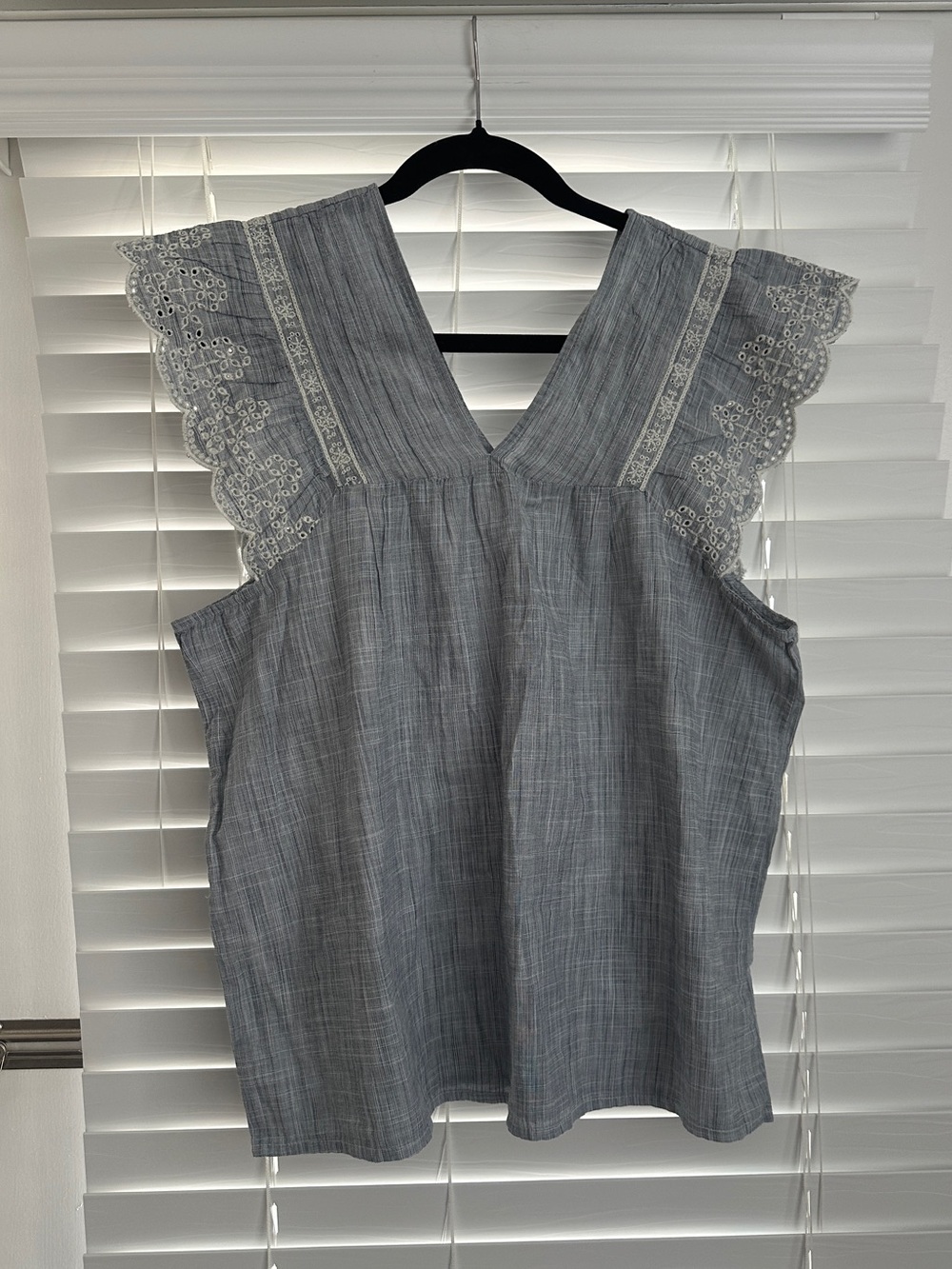 GAP Sleeveless V-Neck Eyelet Trim Top